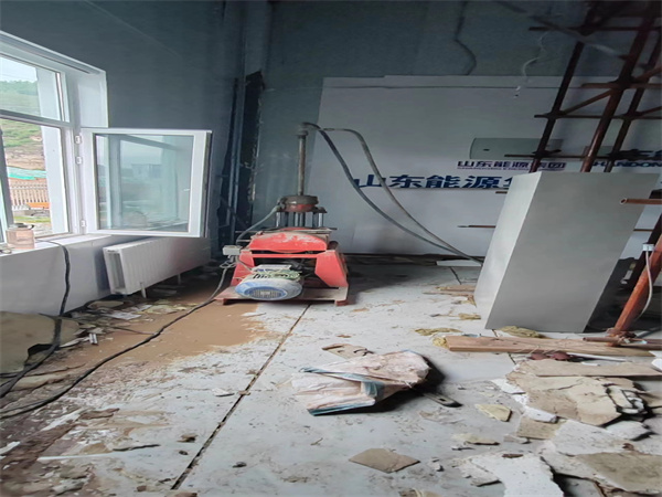 水满乡地基基础下沉墙体裂缝加固注浆顶升施工