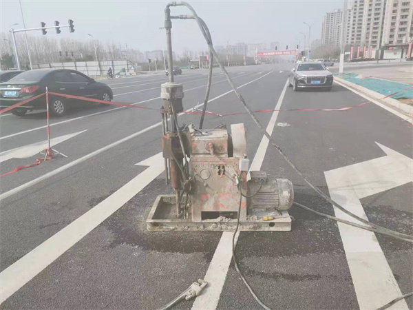 水满乡公路路面下沉沉降开裂注浆加固施工