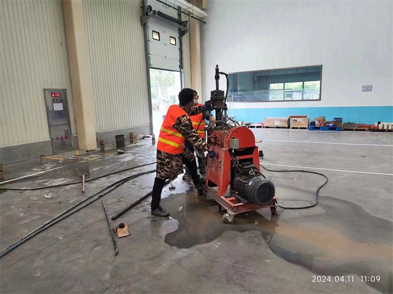 水满乡厂房地面下沉塌陷注浆加固施工